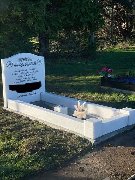 Pale memorial with flower holders