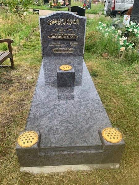 Speckled full memorial with flower holders