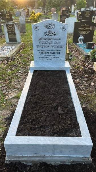 Pale memorial with an open surround