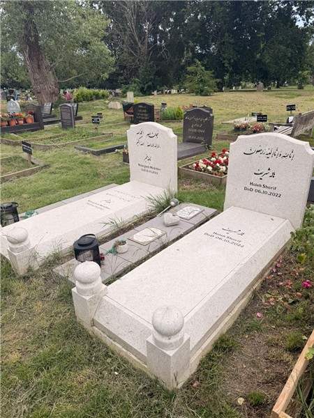 Two pale full memorials