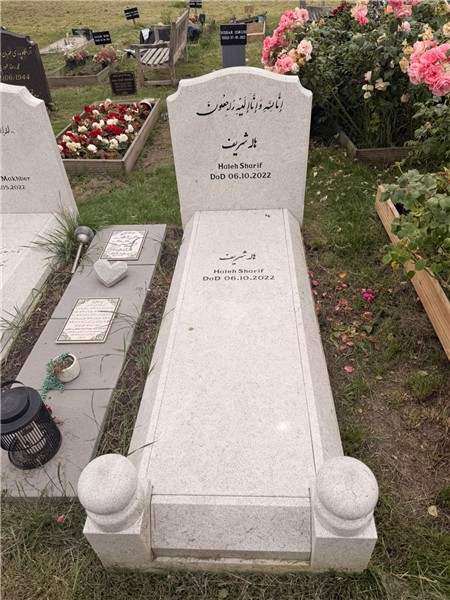 Pale full memorial with flower holders