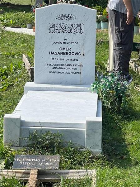 White headstone with full cover